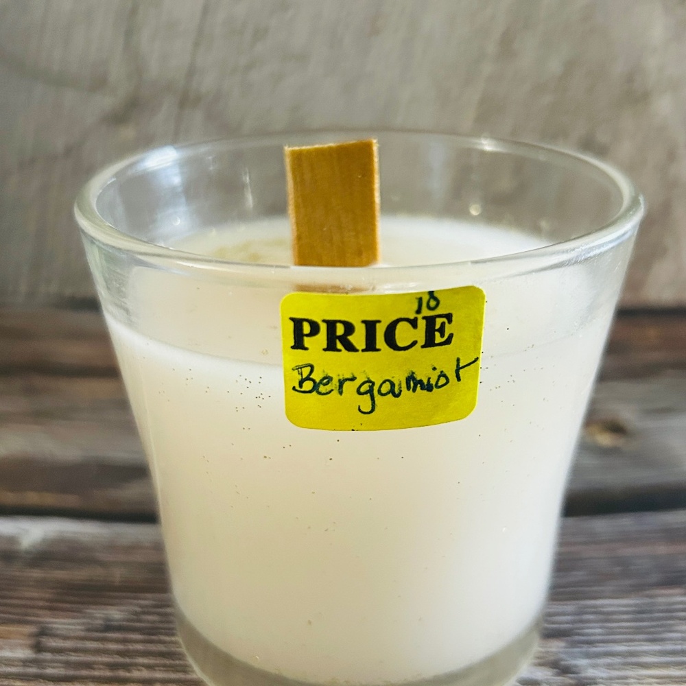 Luxurious Bergamot Wood Scented Candle – Perfect for a Cozy Ambiance